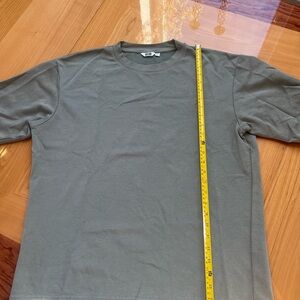 Uniqlo Men's Olive Short Sleeve Tee